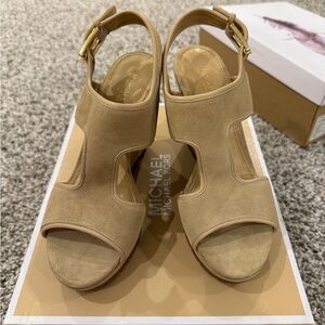 New Michael Kors Women's Gillian Wedge Suede Shoes Nude Size 7M